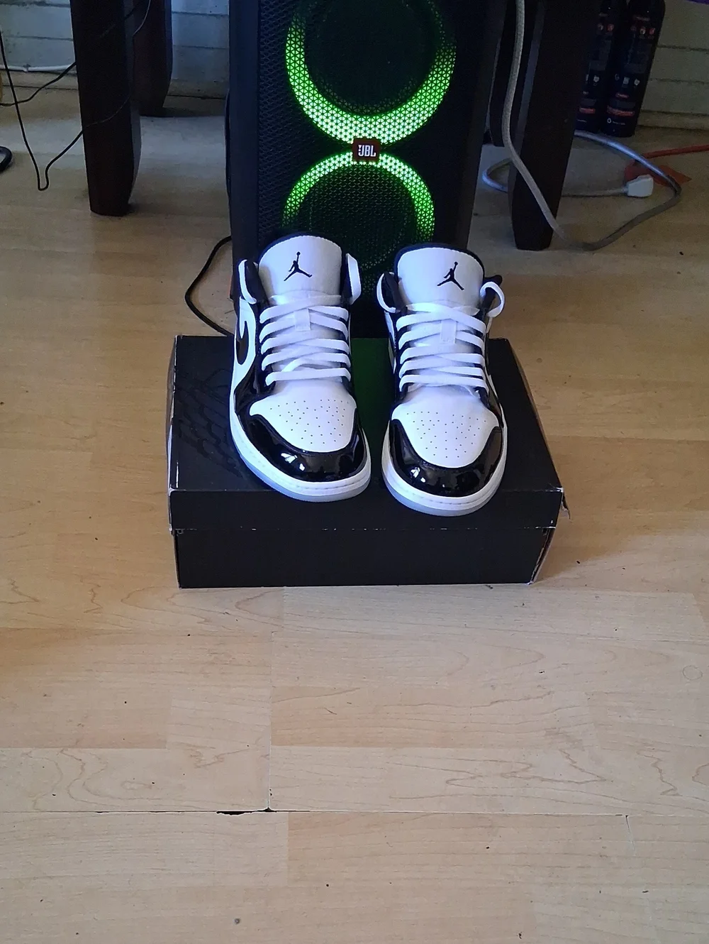 Mens Jordan1 Low Se Concord Sneakers